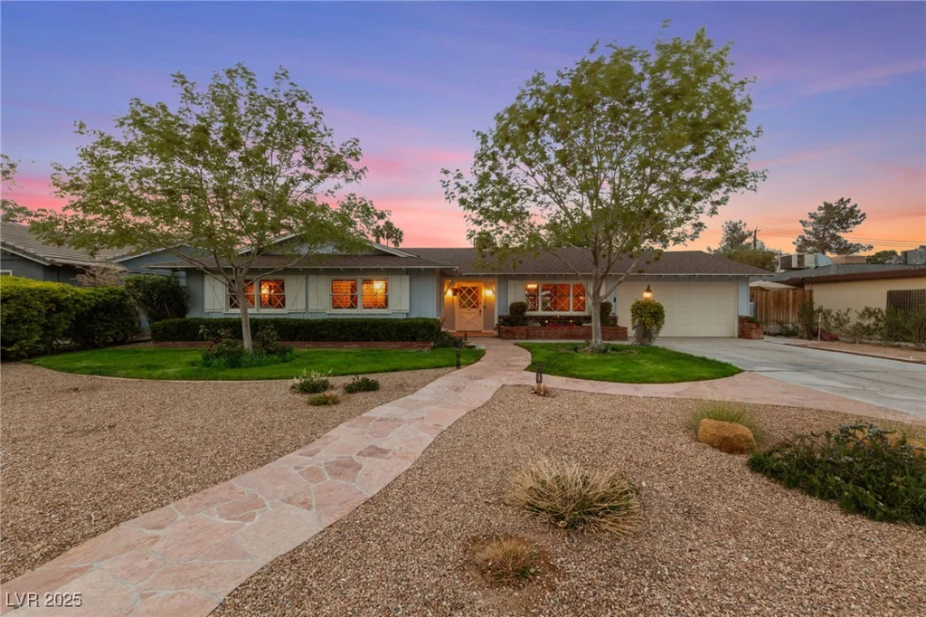 2400 Llewellyn, Las Vegas, NV 89102