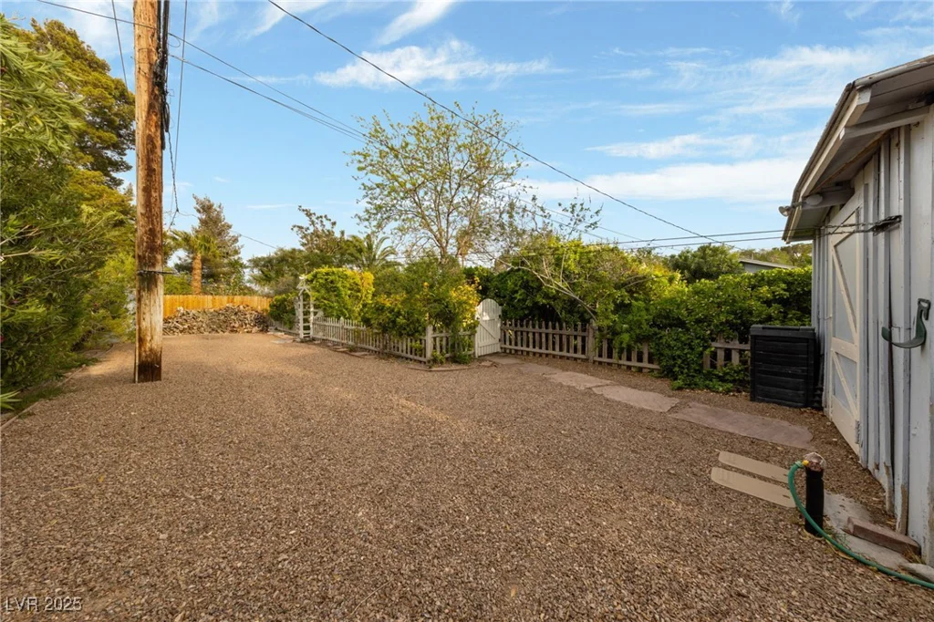 2400 Llewellyn, Las Vegas, NV 89102
