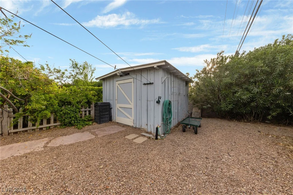 2400 Llewellyn, Las Vegas, NV 89102