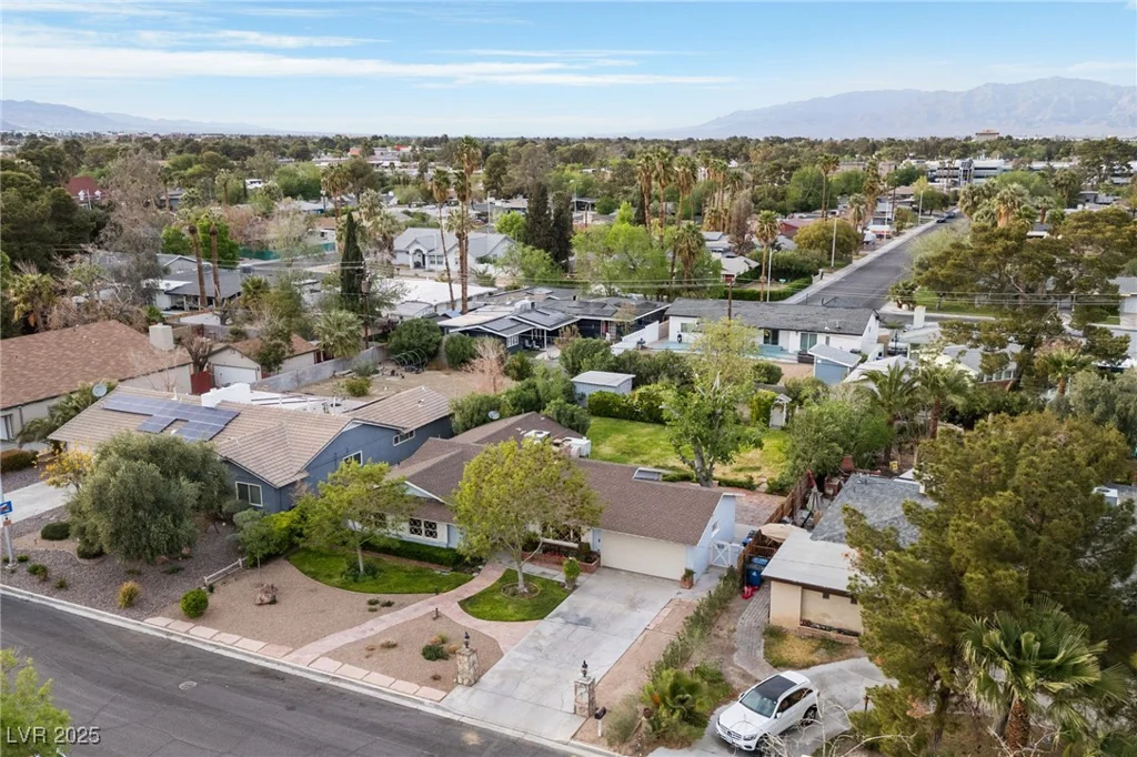 2400 Llewellyn, Las Vegas, NV 89102