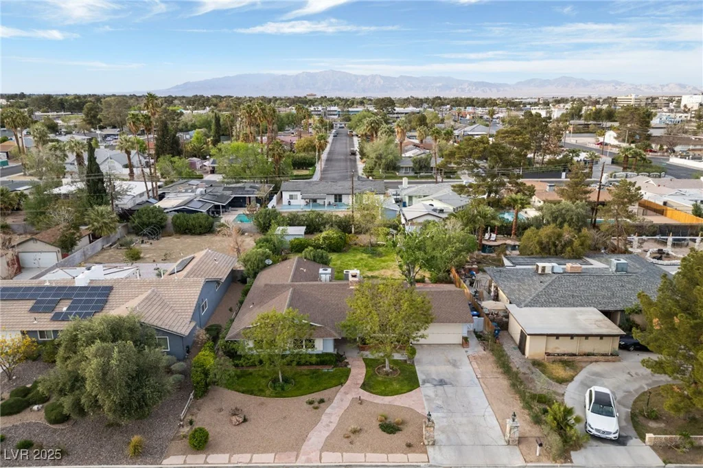 2400 Llewellyn, Las Vegas, NV 89102