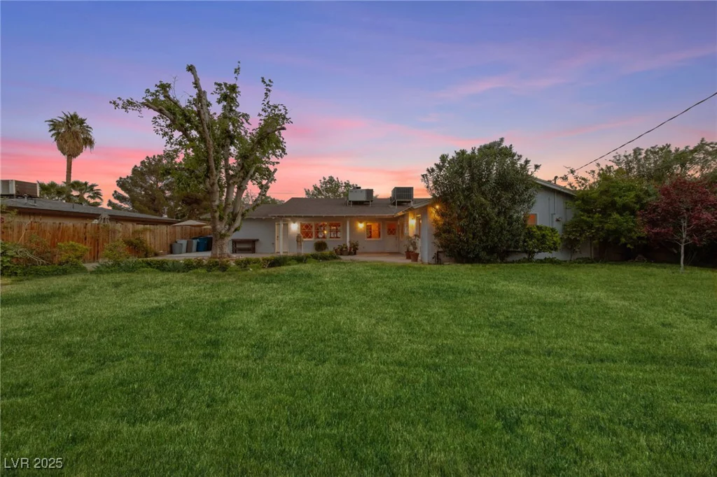 2400 Llewellyn, Las Vegas, NV 89102