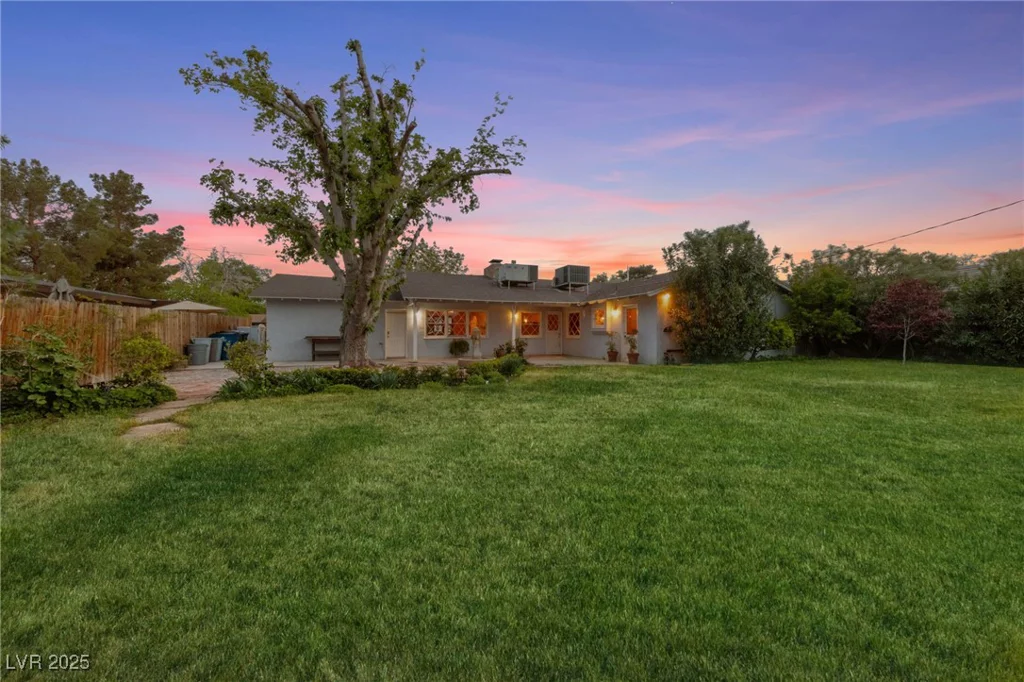 2400 Llewellyn, Las Vegas, NV 89102