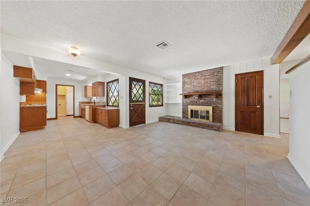 2400 Llewellyn, Las Vegas, NV 89102