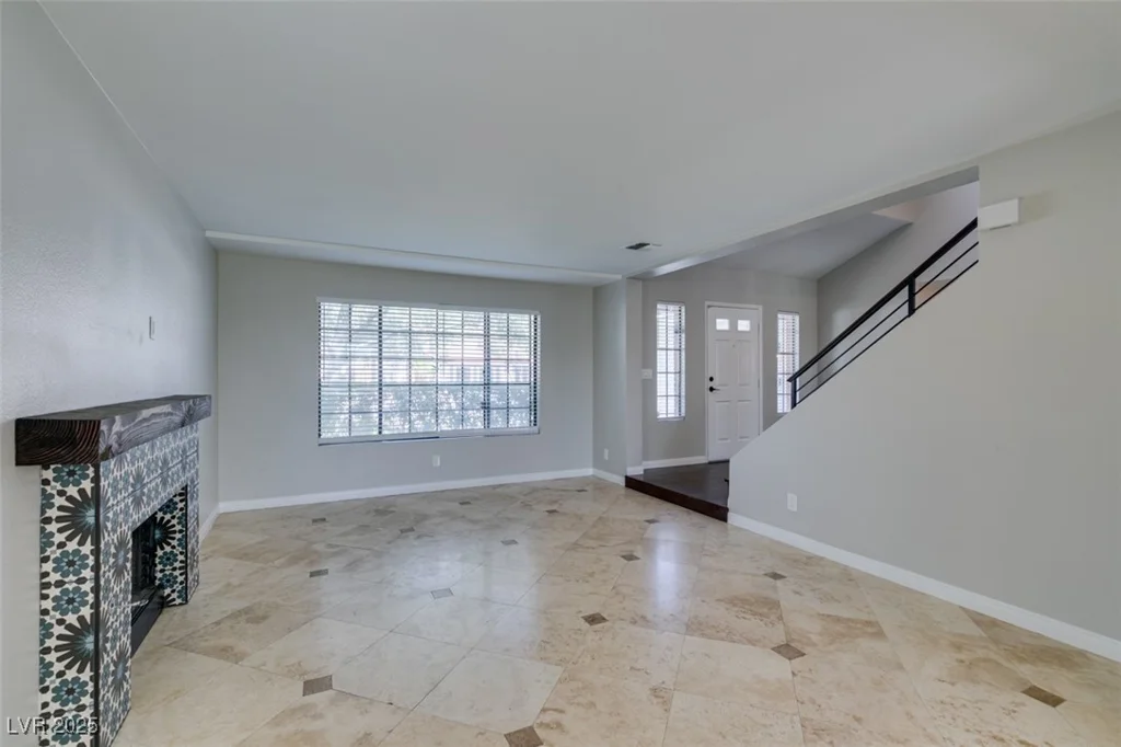 2820 Crystal Bay, Las Vegas, NV 89117