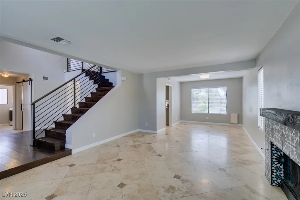 2820 Crystal Bay, Las Vegas, NV 89117