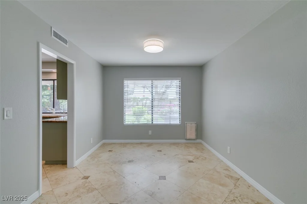 2820 Crystal Bay, Las Vegas, NV 89117
