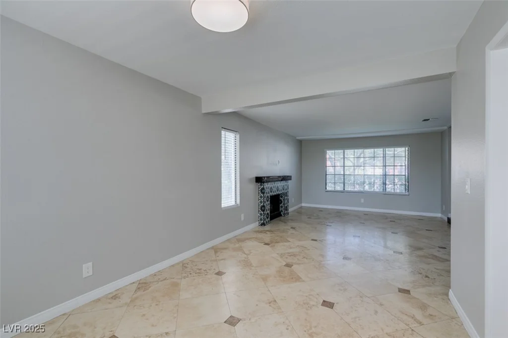 2820 Crystal Bay, Las Vegas, NV 89117