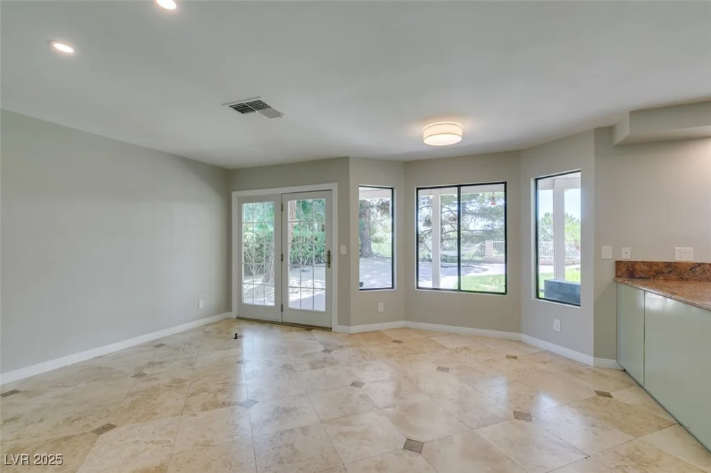 2820 Crystal Bay, Las Vegas, NV 89117