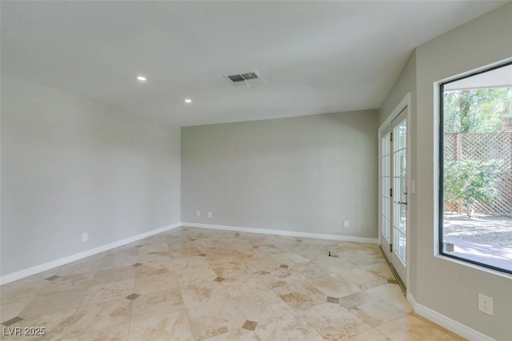 2820 Crystal Bay, Las Vegas, NV 89117
