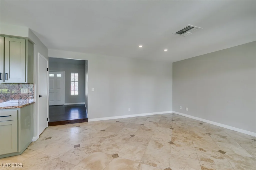2820 Crystal Bay, Las Vegas, NV 89117