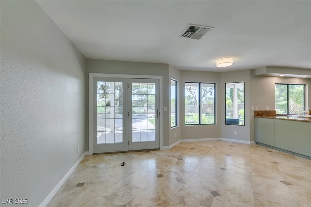 2820 Crystal Bay, Las Vegas, NV 89117