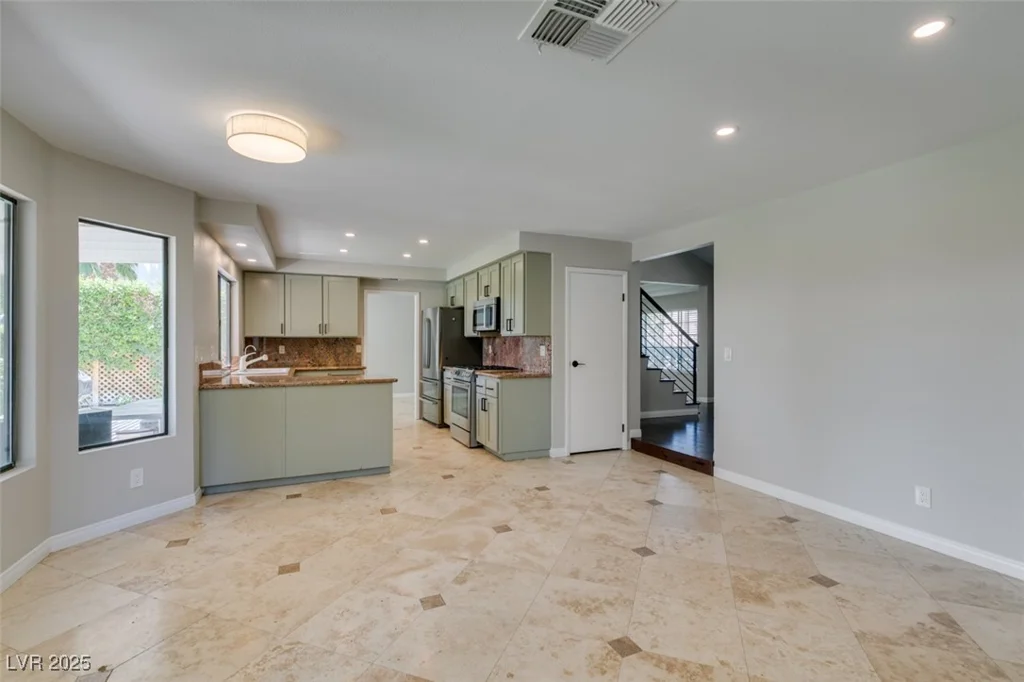 2820 Crystal Bay, Las Vegas, NV 89117