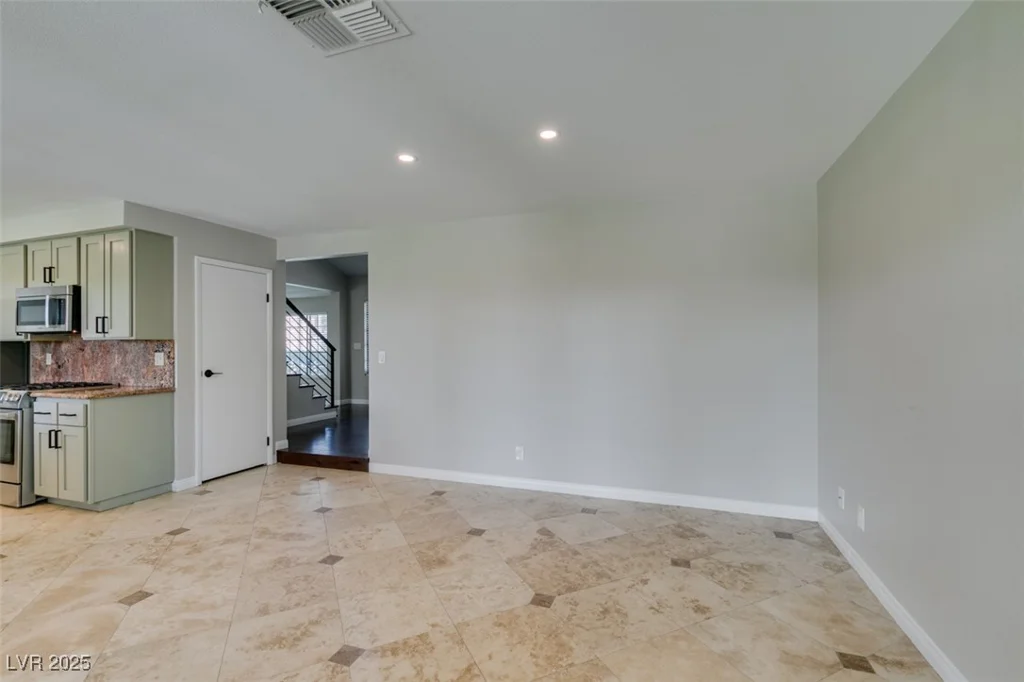 2820 Crystal Bay, Las Vegas, NV 89117