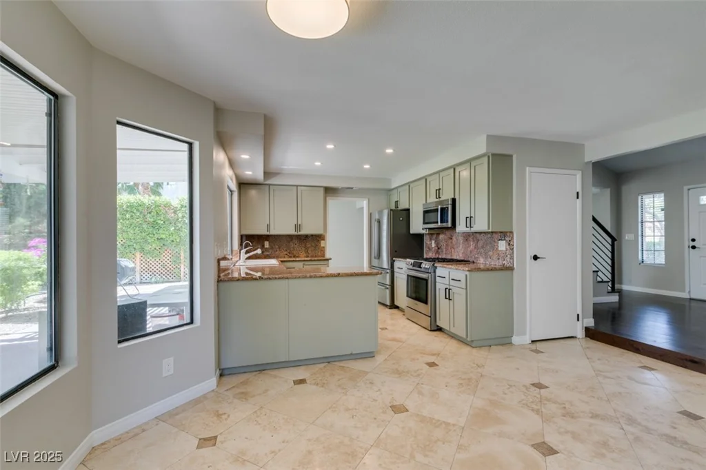 2820 Crystal Bay, Las Vegas, NV 89117