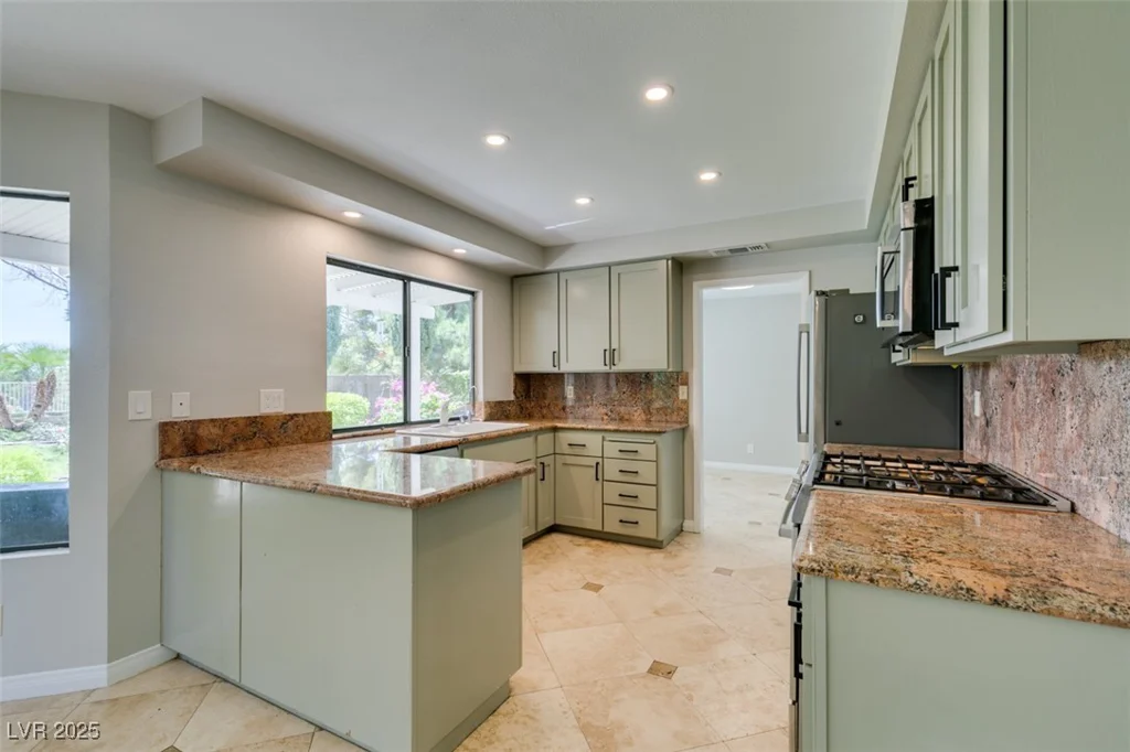 2820 Crystal Bay, Las Vegas, NV 89117
