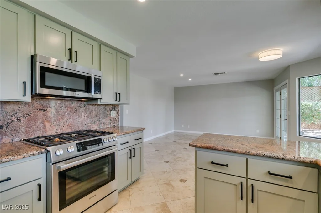 2820 Crystal Bay, Las Vegas, NV 89117