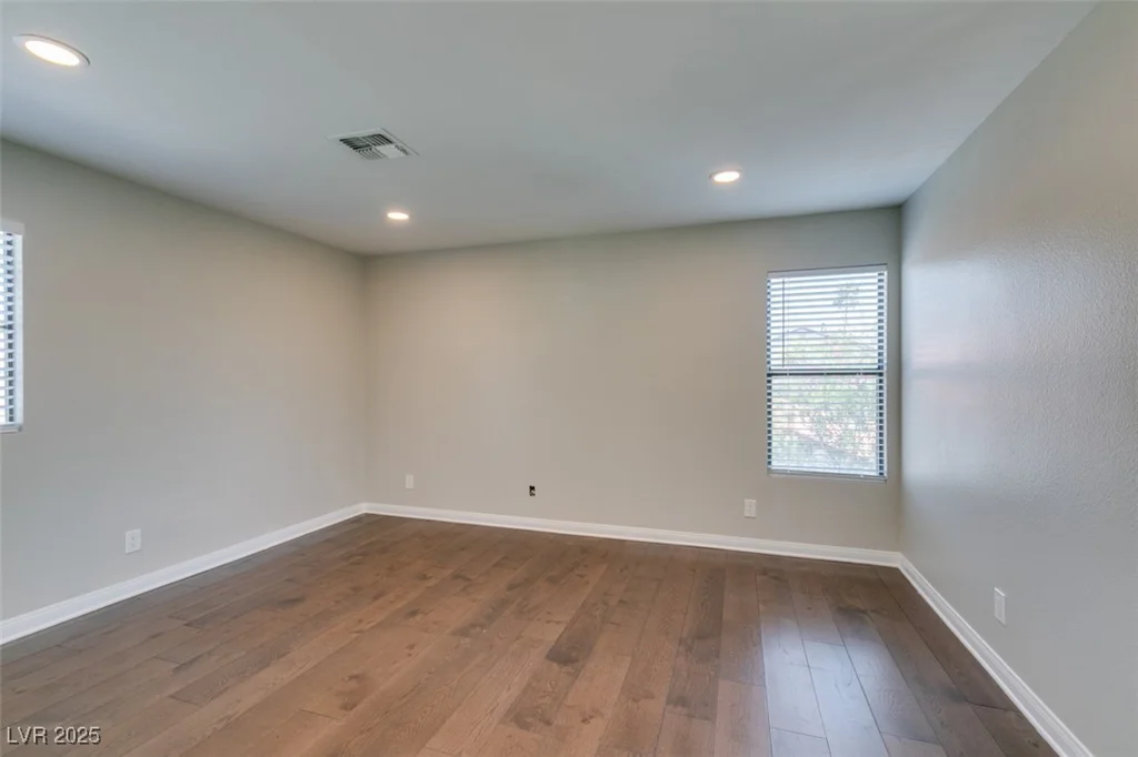 2820 Crystal Bay, Las Vegas, NV 89117