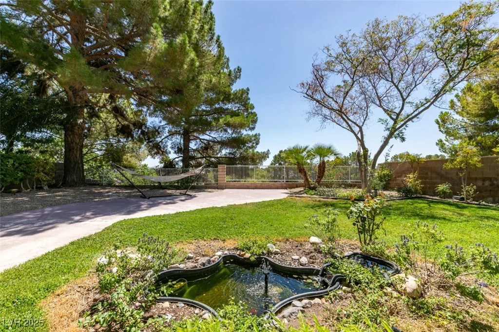 2820 Crystal Bay, Las Vegas, NV 89117