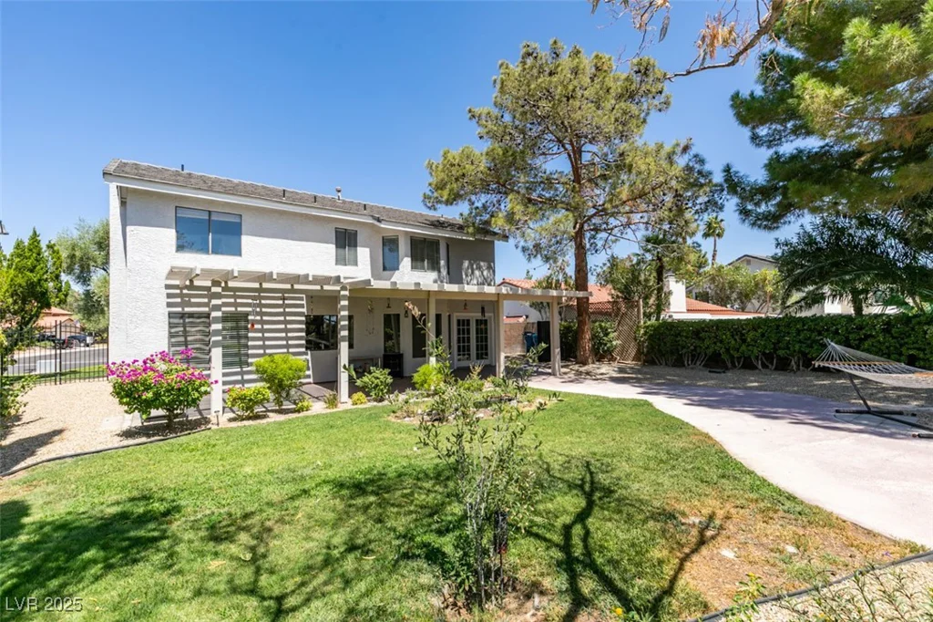 2820 Crystal Bay, Las Vegas, NV 89117