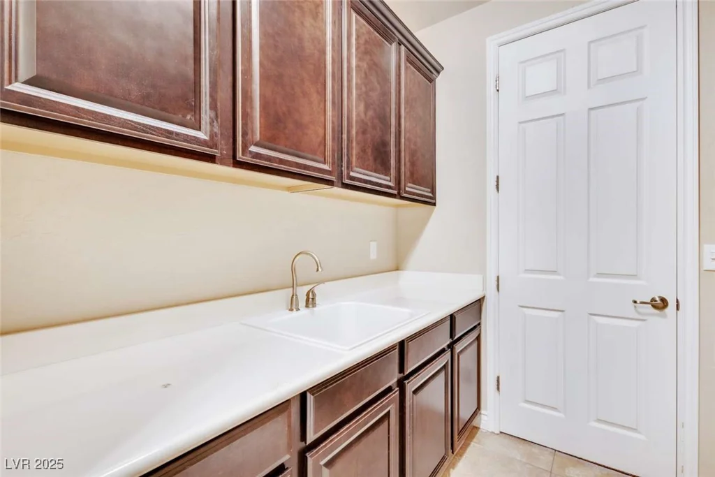 37 Carolina Cherry, Las Vegas, NV 89141