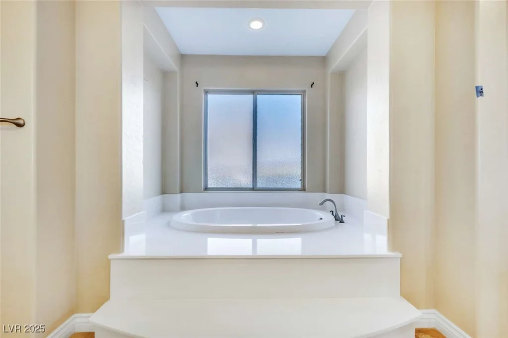 37 Carolina Cherry, Las Vegas, NV 89141