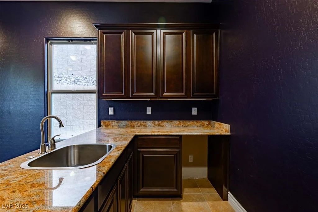 37 Carolina Cherry, Las Vegas, NV 89141