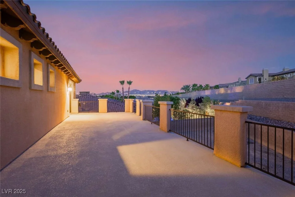 37 Carolina Cherry, Las Vegas, NV 89141