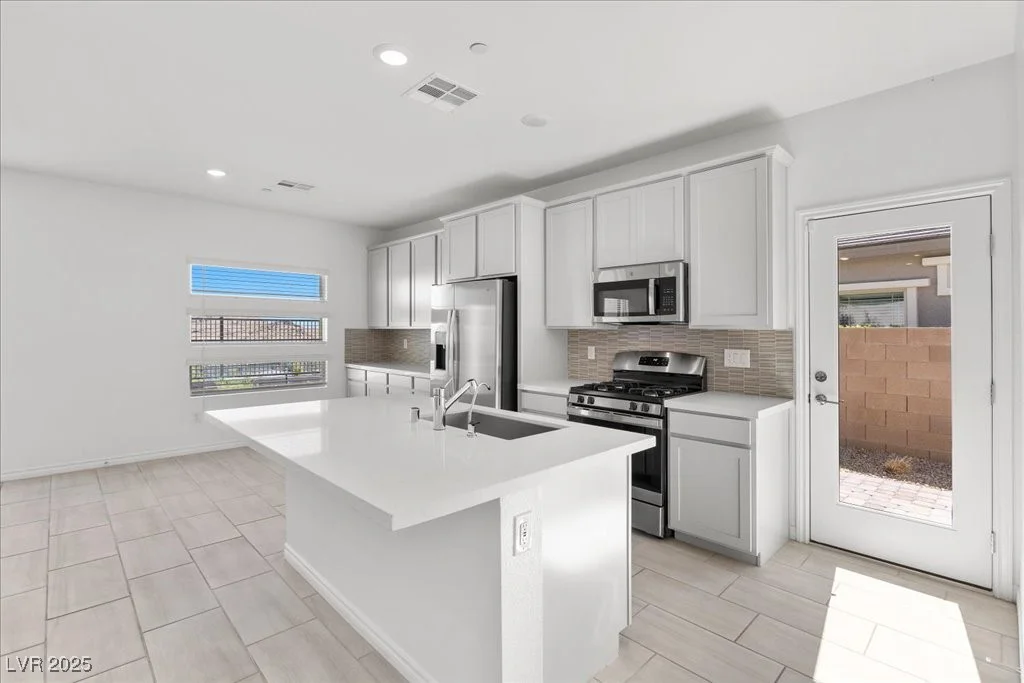 916 Kings Cliff, Las Vegas, NV 89138