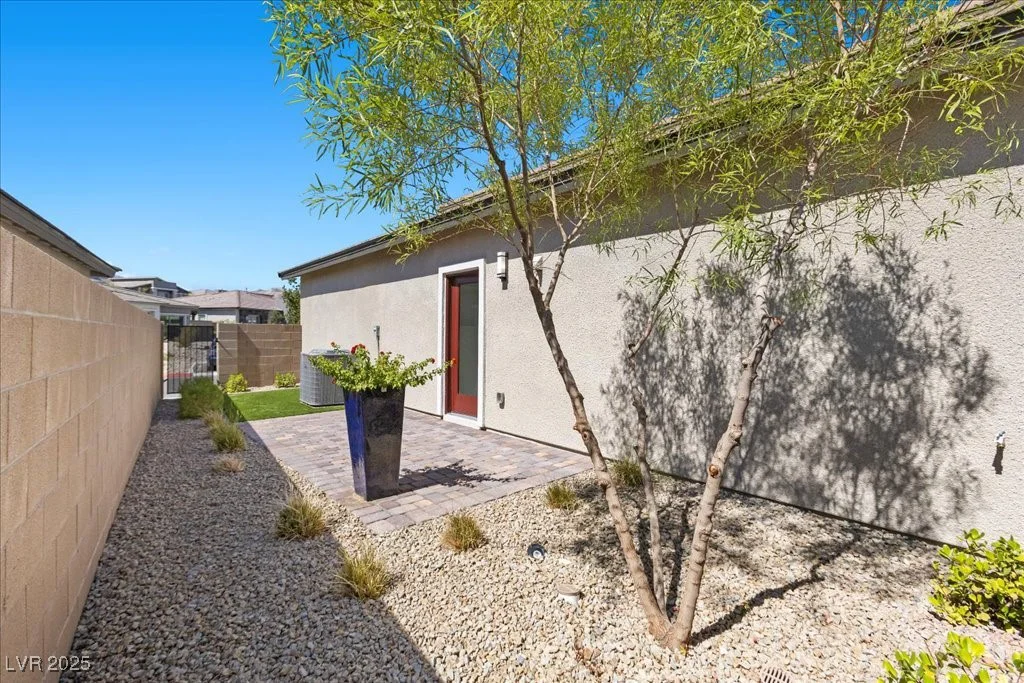 916 Kings Cliff, Las Vegas, NV 89138