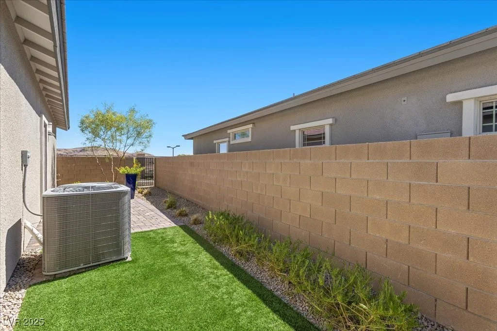 916 Kings Cliff, Las Vegas, NV 89138