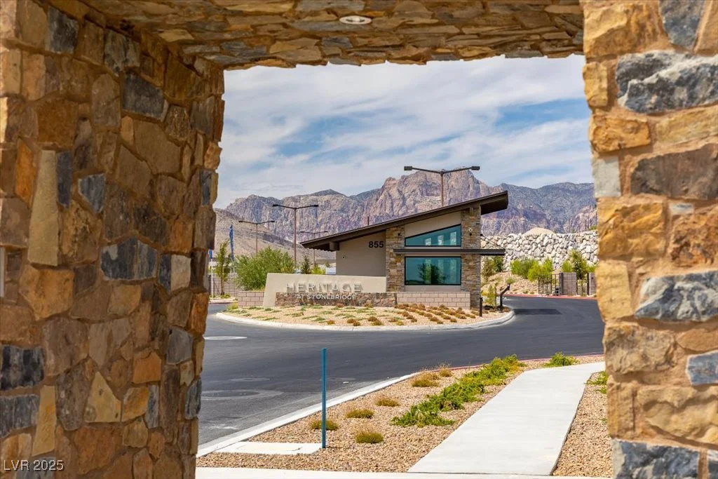 916 Kings Cliff, Las Vegas, NV 89138