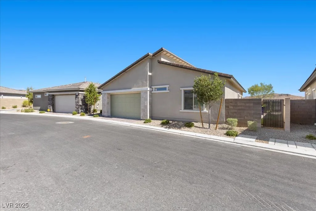 916 Kings Cliff, Las Vegas, NV 89138