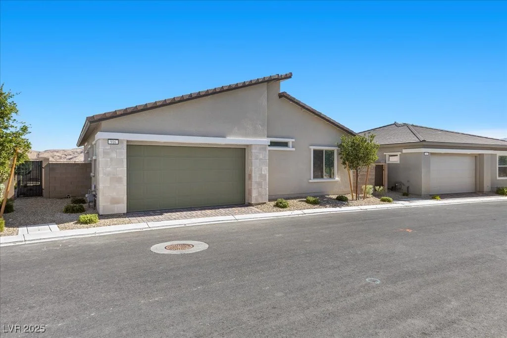916 Kings Cliff, Las Vegas, NV 89138