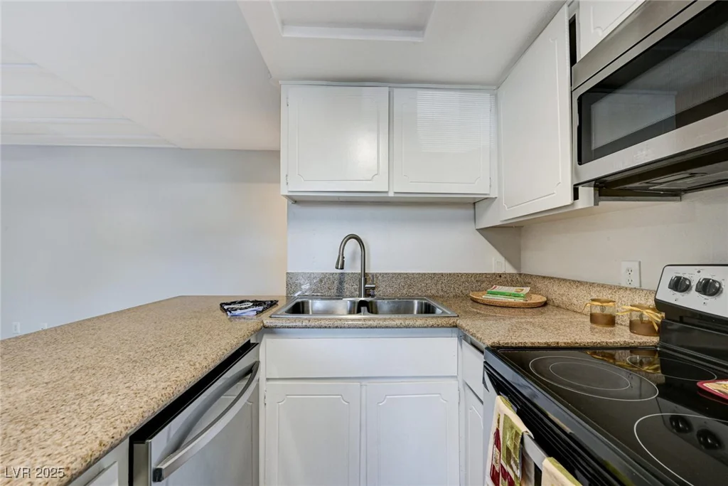 6641 Silverstream, Las Vegas, NV 89107