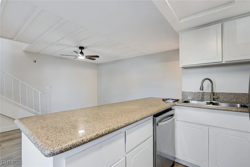 6641 Silverstream, Las Vegas, NV 89107
