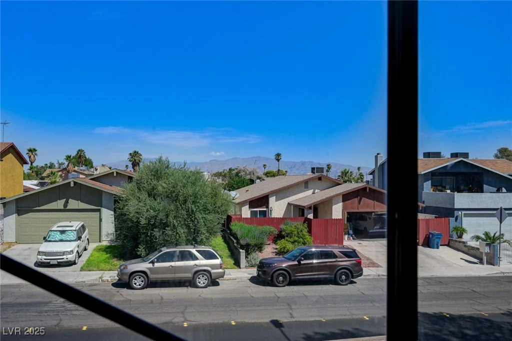 6641 Silverstream, Las Vegas, NV 89107