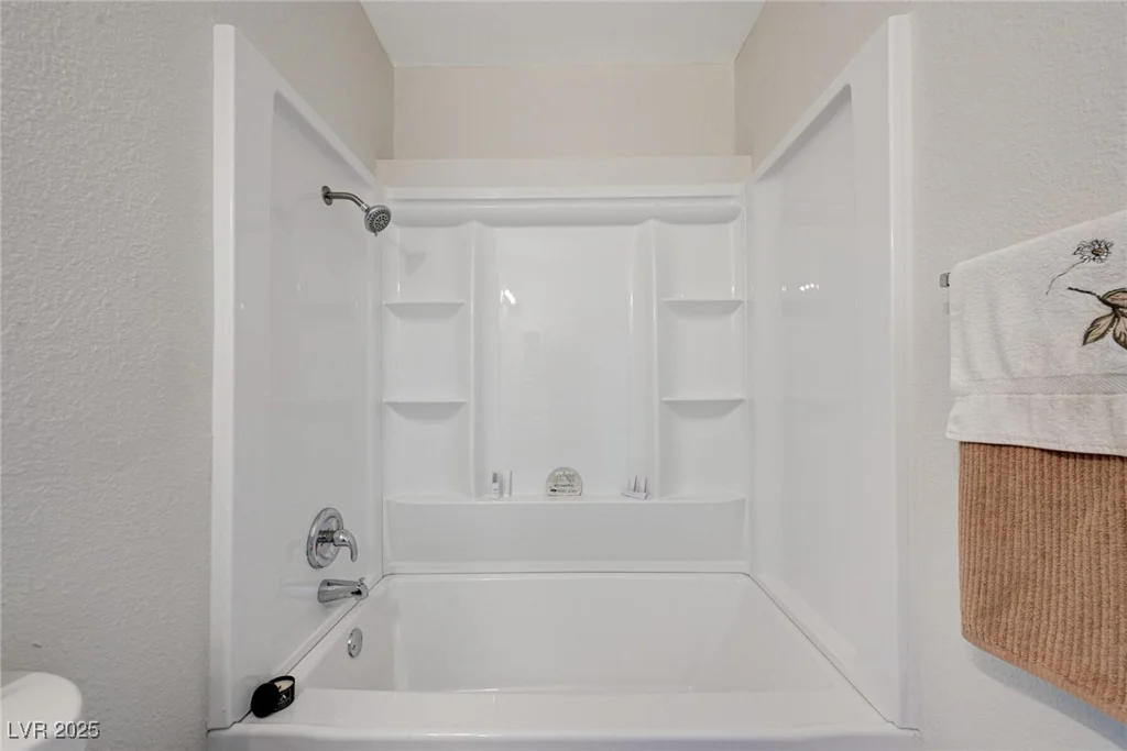 6641 Silverstream, Las Vegas, NV 89107