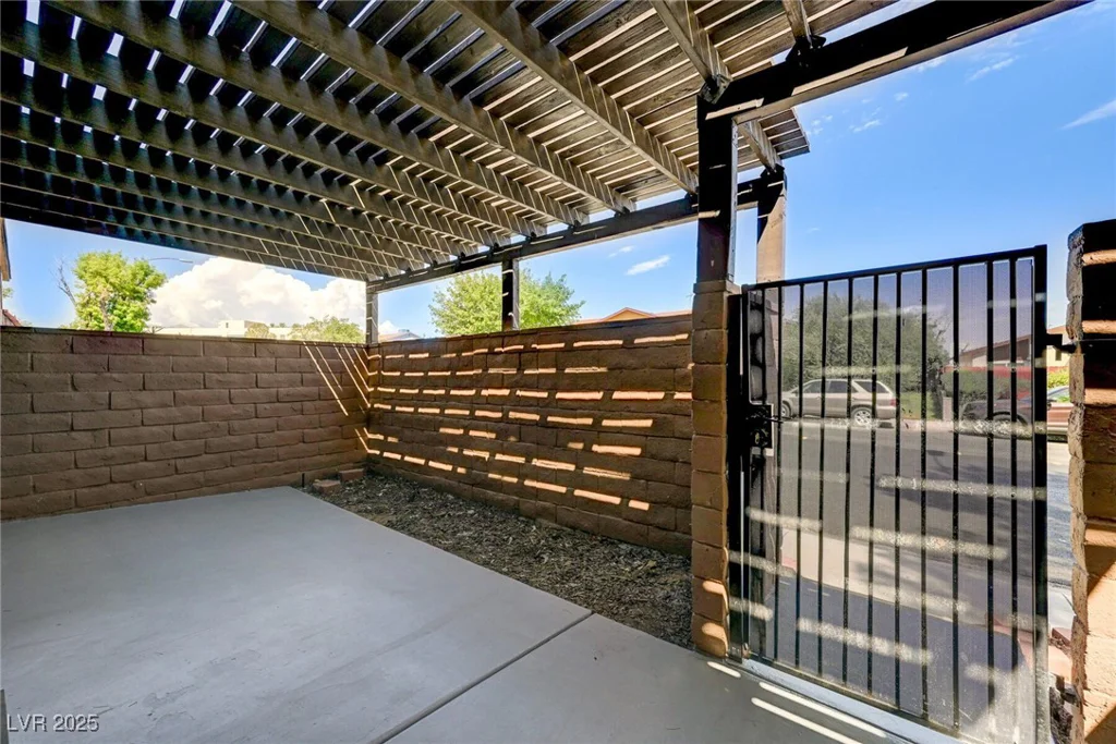 6641 Silverstream, Las Vegas, NV 89107