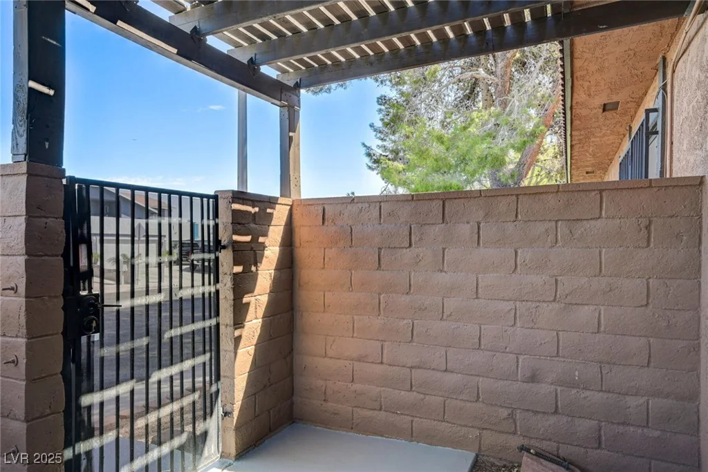 6641 Silverstream, Las Vegas, NV 89107