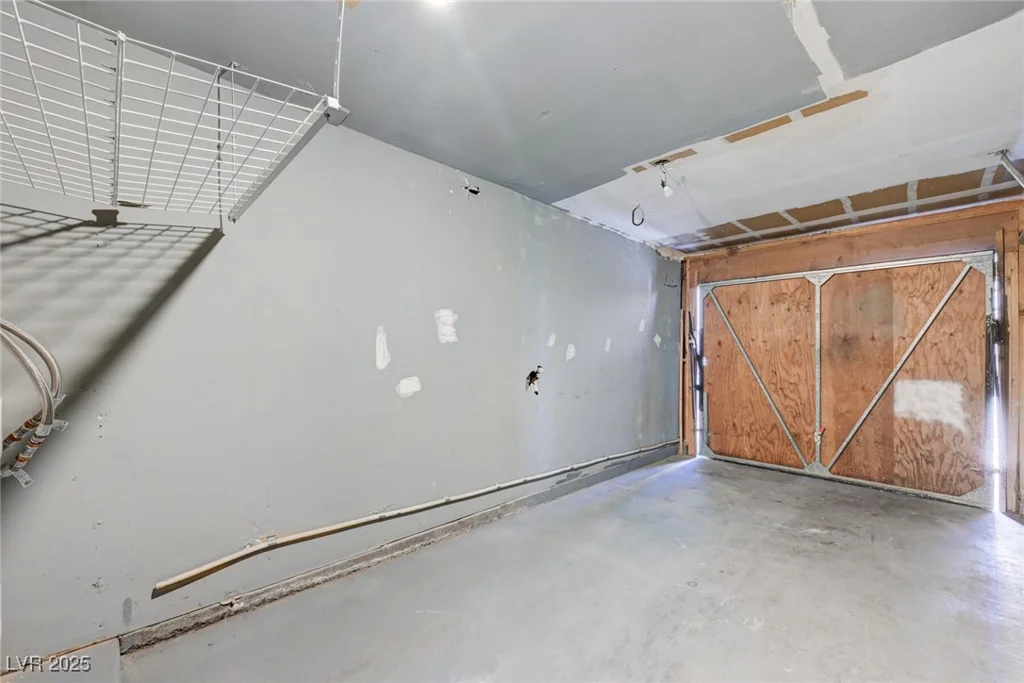6641 Silverstream, Las Vegas, NV 89107