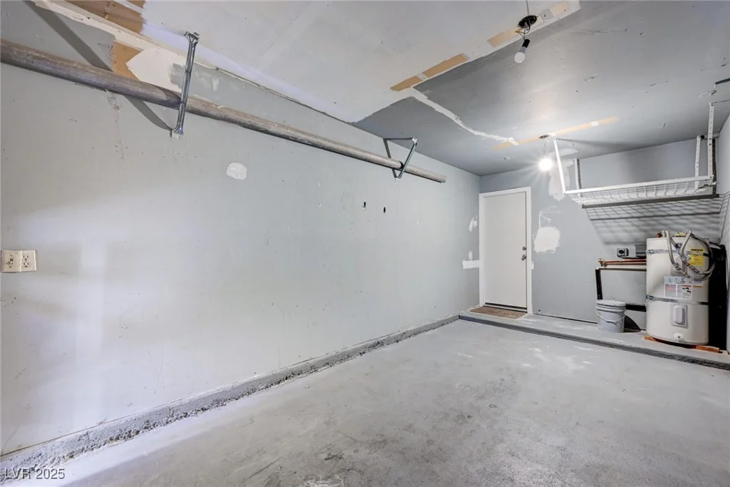 6641 Silverstream, Las Vegas, NV 89107