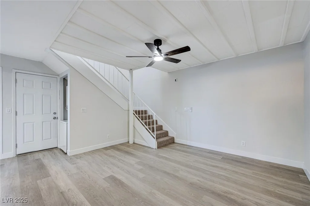 6641 Silverstream, Las Vegas, NV 89107