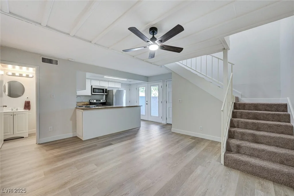 6641 Silverstream, Las Vegas, NV 89107