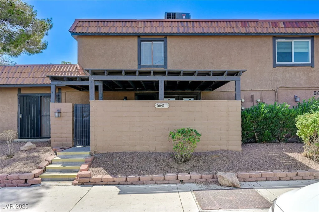 6641 Silverstream, Las Vegas, NV 89107
