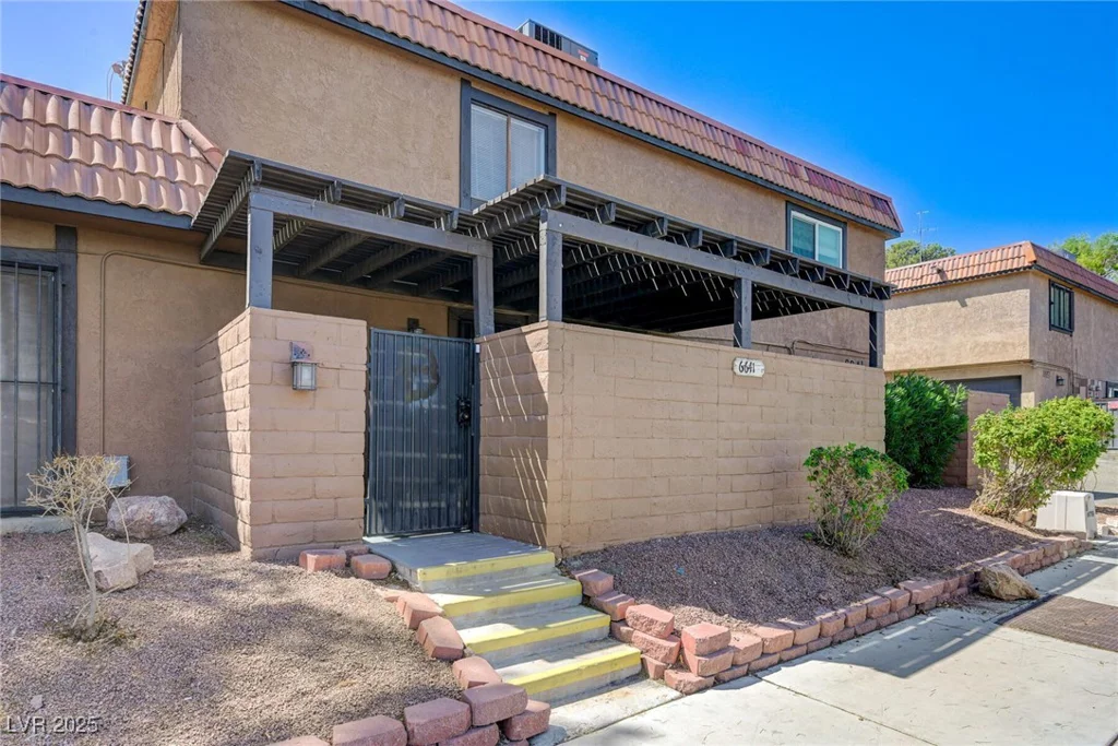 6641 Silverstream, Las Vegas, NV 89107