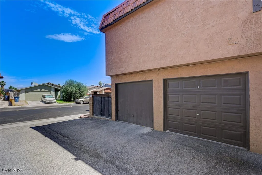 6641 Silverstream, Las Vegas, NV 89107