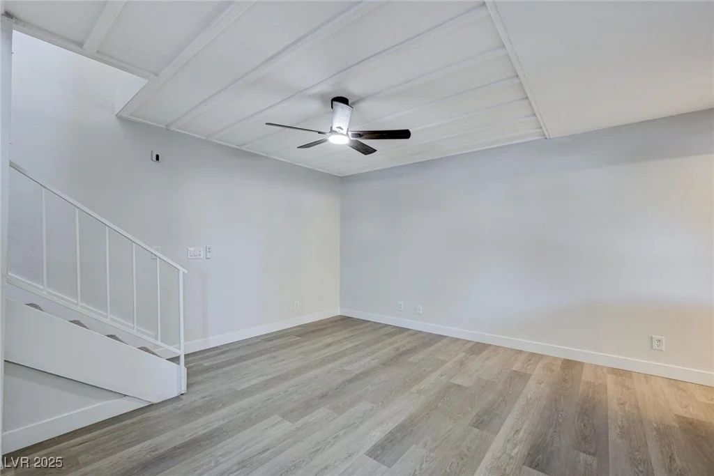 6641 Silverstream, Las Vegas, NV 89107