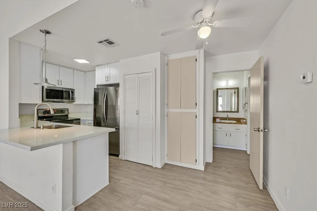 3974 Bushnell, Las Vegas, NV 89103
