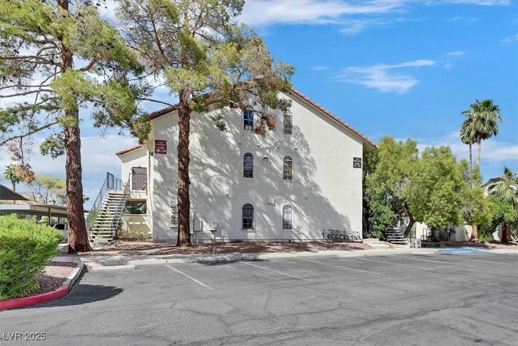 3974 Bushnell, Las Vegas, NV 89103